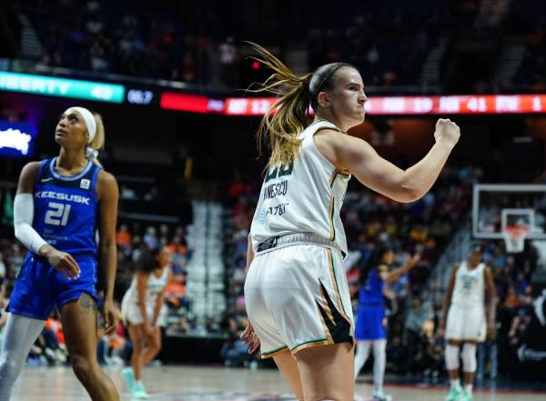 New York Liberty guard Sabrina Io<em></em>nescu reacts after a basket against the Co<em></em>nnecticut Sun in the first half of Game 4 of the WNba<em></em>semifinals series at Mohegan Sun Arena in Uncasville, Connecticut, on Oct. 1, 2023. (David Butler II/USA TODAY Sports)