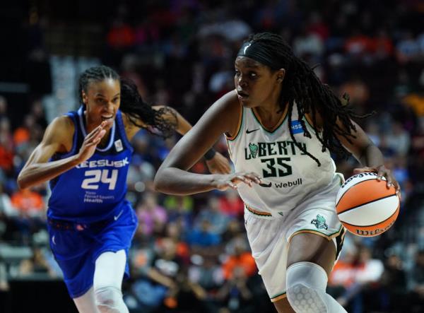 Oct 1, 2023; Uncasville, Connecticut, USA; New York Liberty forward Jo<em></em>nquel Jo<em></em>nes (35) drives the ball against Co<em></em>nnecticut Sun forward DeWanna Bo<em></em>nner (24) in the first half during game four of the 2023 WNBA Playoffs at Mohegan Sun Arena. Mandatory Credit: David Butler II-USA TODAY Sports