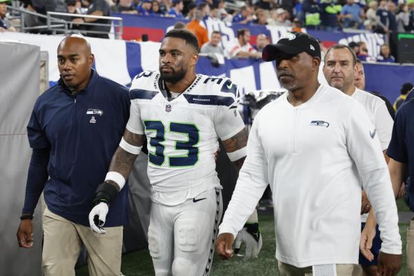 Jamal Adams left Mo<em></em>nday night's game early in the first quarter to be e<em></em>valuated for a concussion. (Photo by Sarah Stier/Getty Images)