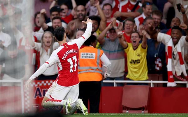 Gabriel Martinelli celebrates with the jubilant Arsenal fans